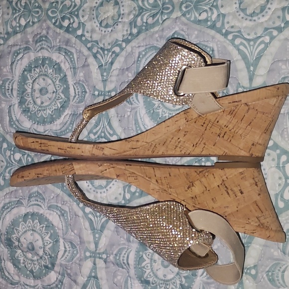 White Mountain All Good Wedge Sandals - Picture 5 of 9